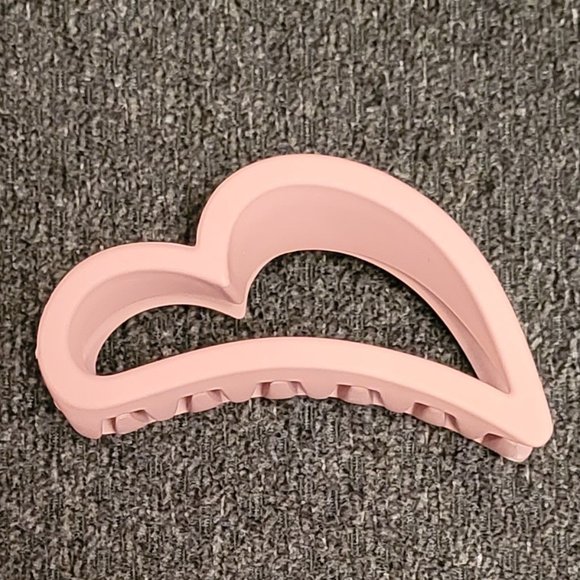 NWOT Heart Shaped Hair Claw - Picture 1 of 1
